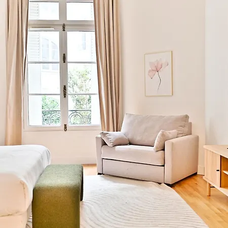 Apartment Moderne Et Climatise - Arc De Triomphe *
